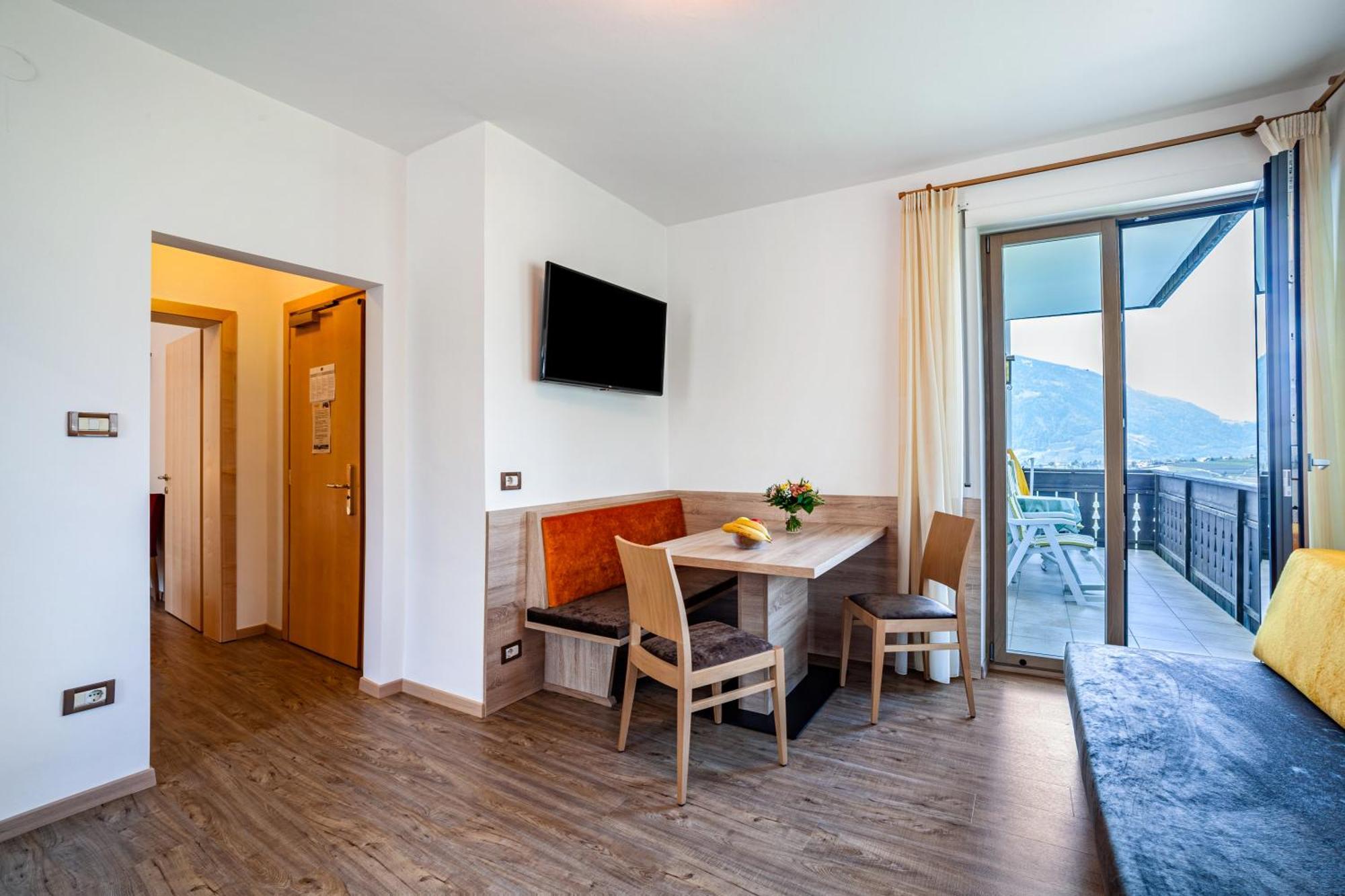 Hotel-Garni Appartement Gartenheim Schenna Exteriör bild