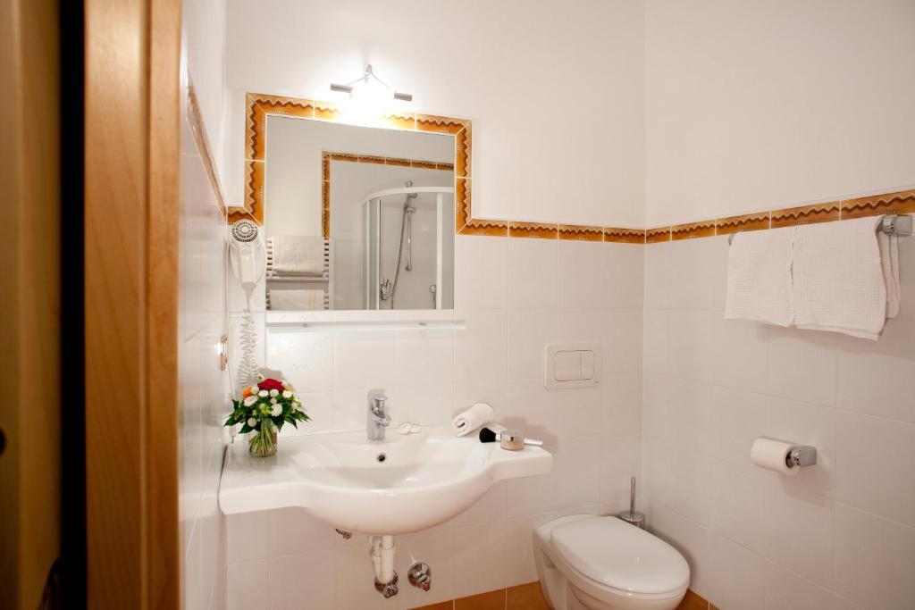 Hotel-Garni Appartement Gartenheim Schenna Rum bild