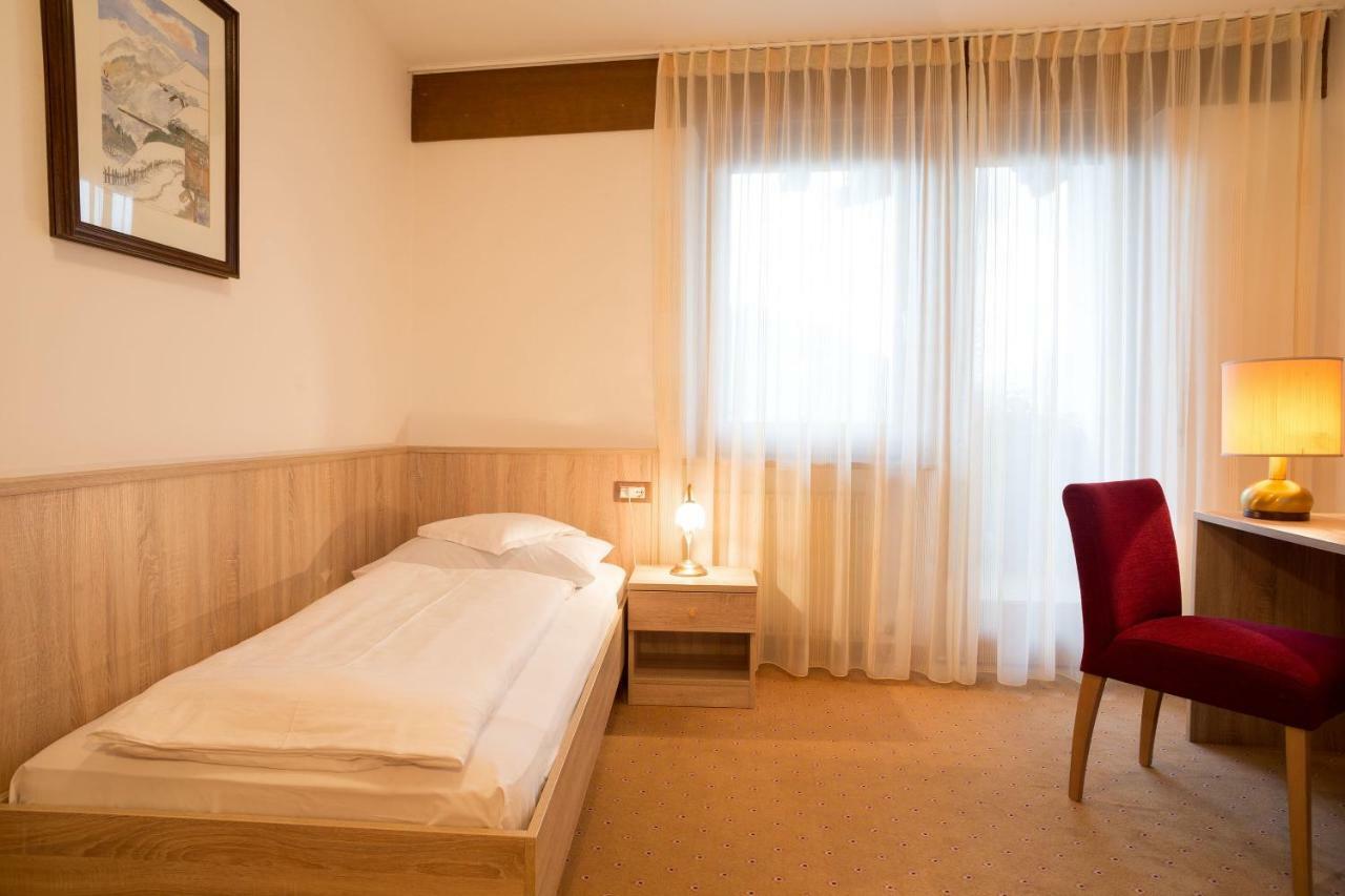 Hotel-Garni Appartement Gartenheim Schenna Exteriör bild